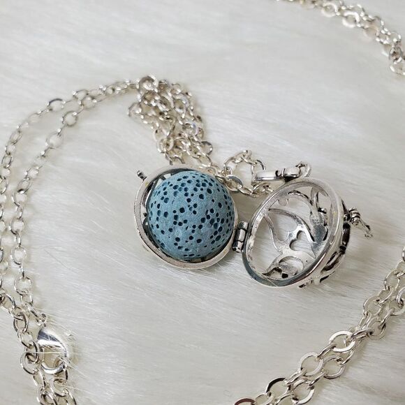 ESSENTIAL CHARMS Aromatherapy necklace butterfly shape with natural lava rock st - Picture 5 of 8